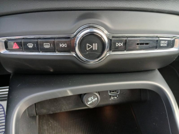 Photo 10 du bon plan VOLVO XC40 D3 AdBlue 150ch R-Design Geartronic 8 occasion à 20990 €