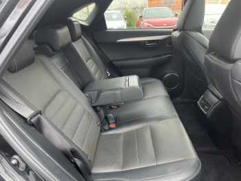 Photo 15 du bon plan LEXUS NX 300h 4WD F SPORT occasion à 32990 €