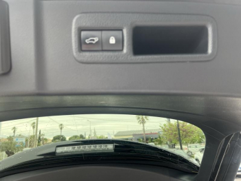 Photo 19 du bon plan LEXUS NX 300h 4WD F SPORT occasion à 32990 €