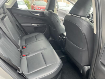 Photo 14 du bon plan LEXUS NX 450h+ Luxe 4WD Pack Design occasion à 48790 €