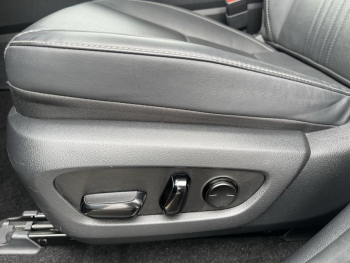 Photo 21 du bon plan LEXUS NX 450h+ Luxe 4WD Pack Design occasion à 48790 €