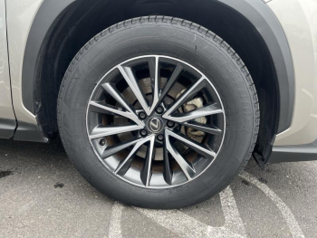 Photo 24 du bon plan LEXUS NX 450h+ Luxe 4WD Pack Design occasion à 48790 €