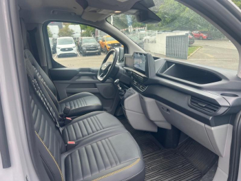 Photo 14 du bon plan FORD Transit Custom Fg VUL 320 L1H1 2.0 EcoBlue 150ch Trail occasion à 39900 €