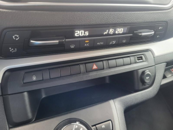 Photo 30 du bon plan TOYOTA ProAce Verso Long 2.0 180 D-4D Executive Techno BVA RC23 occasion à 38290 €