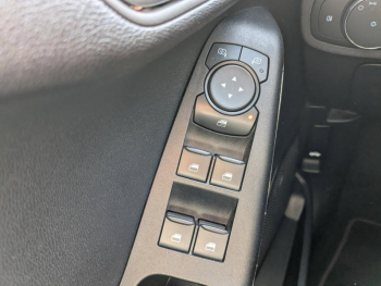 Photo 16 du bon plan FORD Fiesta 1.5 EcoBoost 200ch ST 5p occasion à 26863 €