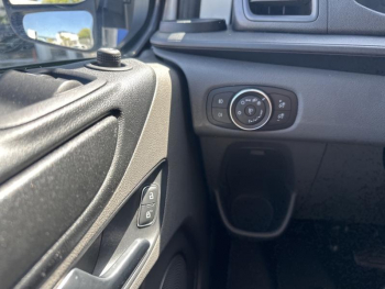 Photo 18 du bon plan FORD Transit Custom Kombi 320 L1H1 1.0 EcoBoost 120ch pHEV Trend Business occasion à 35990 €