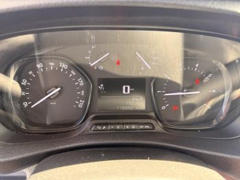 Photo 12 du bon plan PEUGEOT Expert Fg VUL Standard 2.0 BlueHDi 120ch S&S Premium occasion à 12980 €