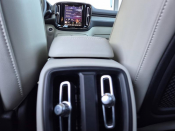 Photo 28 du bon plan VOLVO XC40 B3 163ch Ultra DCT 7 occasion à 52700 €