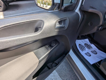 Photo 8 du bon plan FORD Tourneo Courier 1.5 TDCI 100ch Titanium occasion à 13800 €