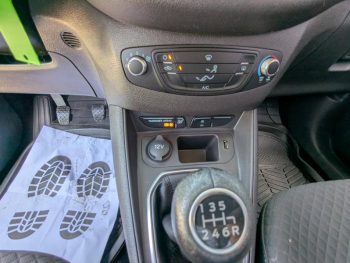 Photo 13 du bon plan FORD Tourneo Courier 1.5 TDCI 100ch Titanium occasion à 13800 €