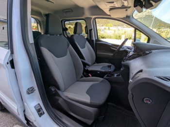 Photo 17 du bon plan FORD Tourneo Courier 1.5 TDCI 100ch Titanium occasion à 13800 €