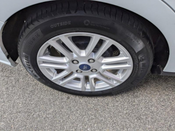 Photo 22 du bon plan FORD Tourneo Courier 1.5 TDCI 100ch Titanium occasion à 13800 €