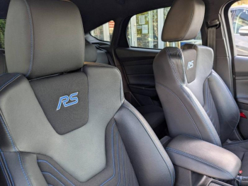 Photo 7 du bon plan FORD Focus 2.3 EcoBoost 350ch Stop&Start RS occasion à 34990 €