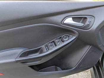 Photo 13 du bon plan FORD Focus 2.3 EcoBoost 350ch Stop&Start RS occasion à 34990 €