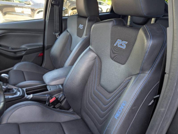 Photo 15 du bon plan FORD Focus 2.3 EcoBoost 350ch Stop&Start RS occasion à 34990 €