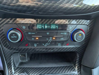 Photo 22 du bon plan FORD Focus 2.3 EcoBoost 350ch Stop&Start RS occasion à 34990 €