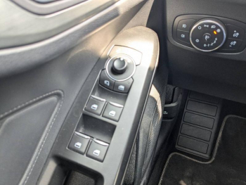 Photo 16 du bon plan FORD Focus 1.0 Flexifuel mHEV 125ch Titanium X Business occasion à 16190 €