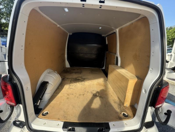 Photo 10 du bon plan VOLKSWAGEN Transporter Fg VUL 2.8T L1H1 2.0 TDI 150ch Business Plus DSG7 occasion à 27990 €