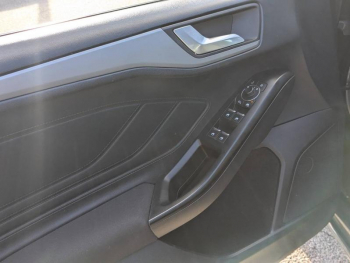 Photo 12 du bon plan FORD Focus 1.0 Flexifuel mHEV 125ch ST-Line Design occasion à 17689 €