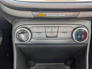 Photo 21 du bon plan FORD Fiesta 1.1 75ch Cool & Connect 5p occasion à 10959 €