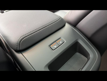 Photo 19 du bon plan VOLVO XC60 T6 Hybride Rechargeable 253 + 145ch Black Edition Geartronic 8 AWD occasion à 71890 €