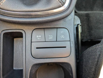 Photo 17 du bon plan FORD Fiesta 1.0 Flexifuel 95ch Titanium Business 5p occasion à 14990 €