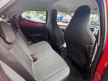 Photo 15 du bon plan TOYOTA Aygo 1.0 VVT-i 72ch x-play 5p MY20 occasion à 10690 €