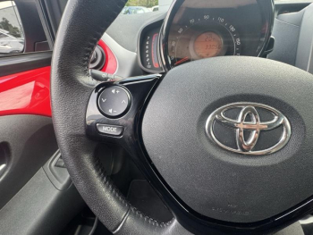 Photo 19 du bon plan TOYOTA Aygo 1.0 VVT-i 72ch x-play 5p MY20 occasion à 10690 €