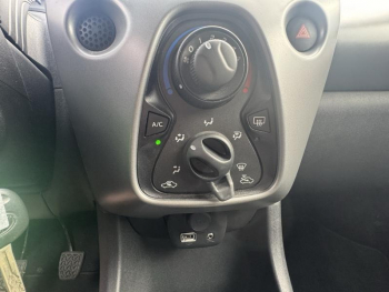 Photo 25 du bon plan TOYOTA Aygo 1.0 VVT-i 72ch x-play 5p MY20 occasion à 10690 €