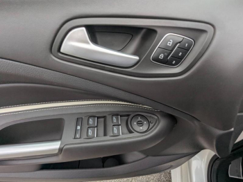 Photo 12 du bon plan FORD Kuga 2.0 TDCi 150ch Stop&Start Vignale 4x2 Euro6.2 occasion à 18970 €