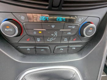 Photo 20 du bon plan FORD Kuga 2.0 TDCi 150ch Stop&Start Vignale 4x2 Euro6.2 occasion à 18970 €