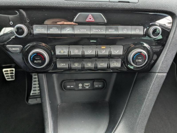 Photo 12 du bon plan KIA Sportage 1.7 CRDi 115ch ISG GT Line Pack Premium 4x2 occasion à 15890 €