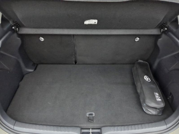 Photo 21 du bon plan TOYOTA Yaris 116h Design 5p MY22 occasion à 19990 €