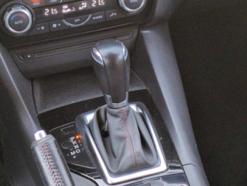 Photo 19 du bon plan MAZDA Mazda 3 2.2 SKYACTIV-D 150 Dynamique BVA 5p occasion à 12900 €