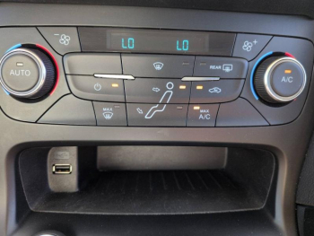 Photo 25 du bon plan FORD Focus 1.0 EcoBoost 125ch Stop&Start Titanium BVA6 occasion à 12490 €
