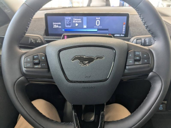 Photo 4 du bon plan FORD Mustang Mach-E 269ch Standard Range 72,6kWh Mach-E Propulsion occasion à 35990 €