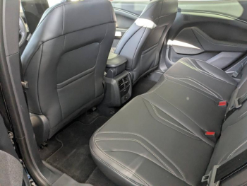 Photo 11 du bon plan FORD Mustang Mach-E 269ch Standard Range 72,6kWh Mach-E Propulsion occasion à 35990 €