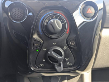 Photo 15 du bon plan PEUGEOT 108 VTi 72 Style BMP5 5p occasion à 7990 €