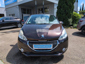 Photo 2 du bon plan PEUGEOT 208 1.6 e-HDi FAP Allure BMP6  5p occasion à 7990 €