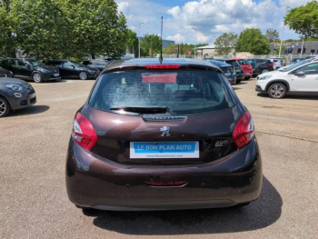 Photo 5 du bon plan PEUGEOT 208 1.6 e-HDi FAP Allure BMP6  5p occasion à 7990 €