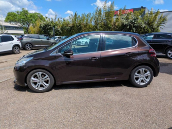Photo 7 du bon plan PEUGEOT 208 1.6 e-HDi FAP Allure BMP6  5p occasion à 7990 €