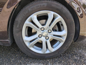 Photo 9 du bon plan PEUGEOT 208 1.6 e-HDi FAP Allure BMP6  5p occasion à 7990 €