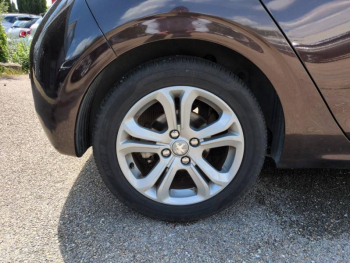 Photo 10 du bon plan PEUGEOT 208 1.6 e-HDi FAP Allure BMP6  5p occasion à 7990 €