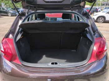 Photo 12 du bon plan PEUGEOT 208 1.6 e-HDi FAP Allure BMP6  5p occasion à 7990 €