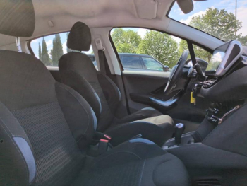 Photo 13 du bon plan PEUGEOT 208 1.6 e-HDi FAP Allure BMP6  5p occasion à 7990 €