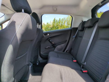 Photo 16 du bon plan PEUGEOT 208 1.6 e-HDi FAP Allure BMP6  5p occasion à 7990 €