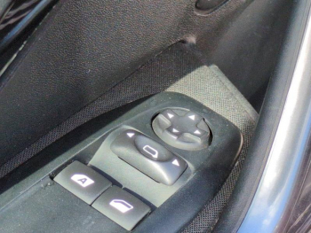 Photo 17 du bon plan PEUGEOT 208 1.6 e-HDi FAP Allure BMP6  5p occasion à 7990 €