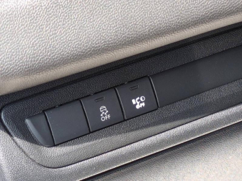 Photo 18 du bon plan PEUGEOT 208 1.6 e-HDi FAP Allure BMP6  5p occasion à 7990 €