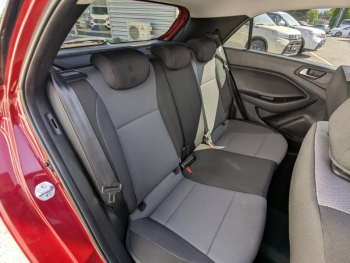 Photo 9 du bon plan HYUNDAI i20 1.2 84ch Intuitive occasion à 12412 €