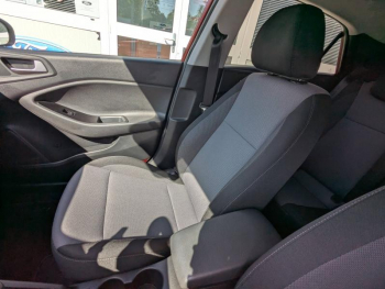 Photo 22 du bon plan HYUNDAI i20 1.2 84ch Intuitive occasion à 12412 €